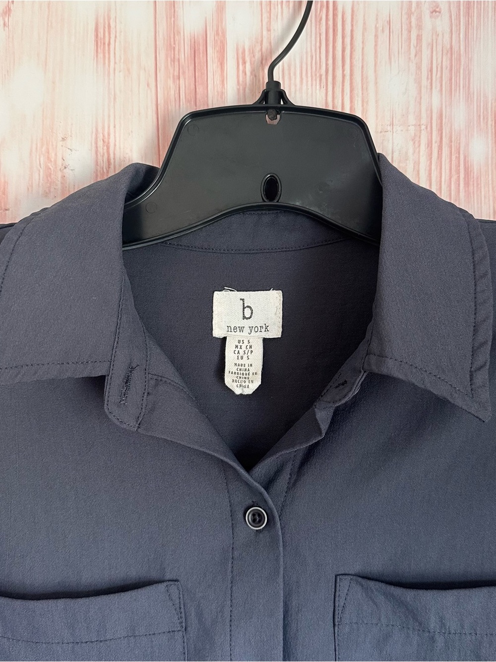 B New York Dark Gray Hi Lo Hem Short Sleeve Button Front Shirt Size S - Picture 3 of 12